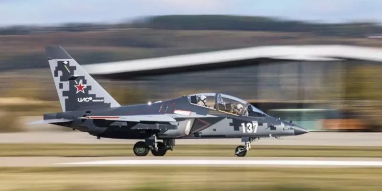 ОАК подняла в небо третий Як-130М с системой защиты «Президент-С130»